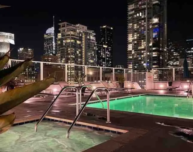 Luxurious Cal King Bed Suite, Skyline View of DTLA - Image 1