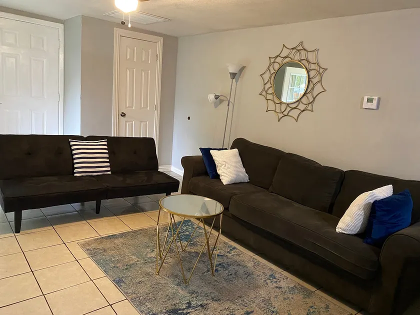 Private Guesthouse Close to Downtown, Deep Ellum. - Image 1