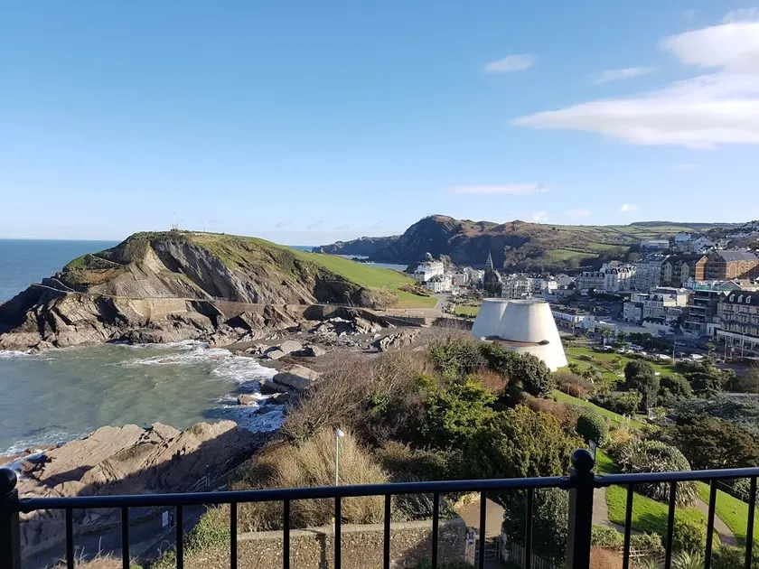 Spectacular Luxury Clifftop Apartment Ilfracombe - Image 1