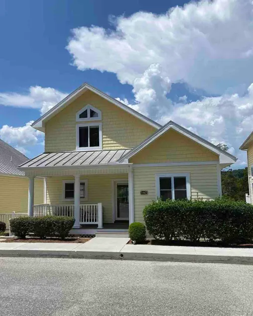 Waterfront 5 Bed, 4 bath w/Golf, Winery, Tiki bar, Deerfield Marina, & boat slip - Image 1