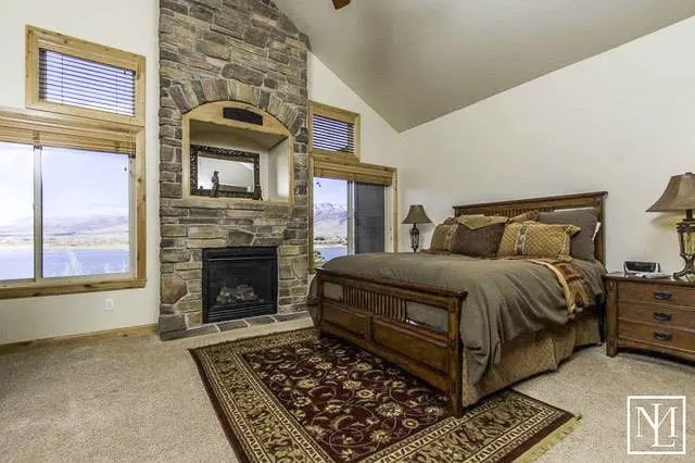 Lakeside Mountain Condo - Image 1