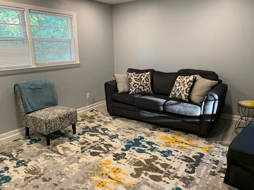 20 mins to Ft Moore North Columbus Cozy home - Image 1