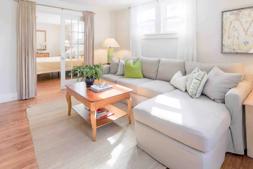 Sophisticated Charm at an unbeatable price! - Image 1