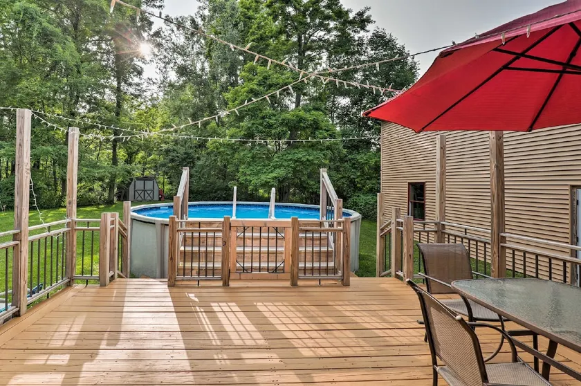 Luxury lakefront apartment and private pool! Pool open Memorial Day - Labor Day. - Image 1