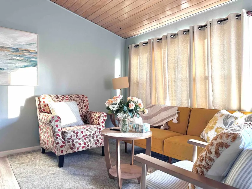 Cozy Split level 3-Bedroom home by LCCC - Image 1