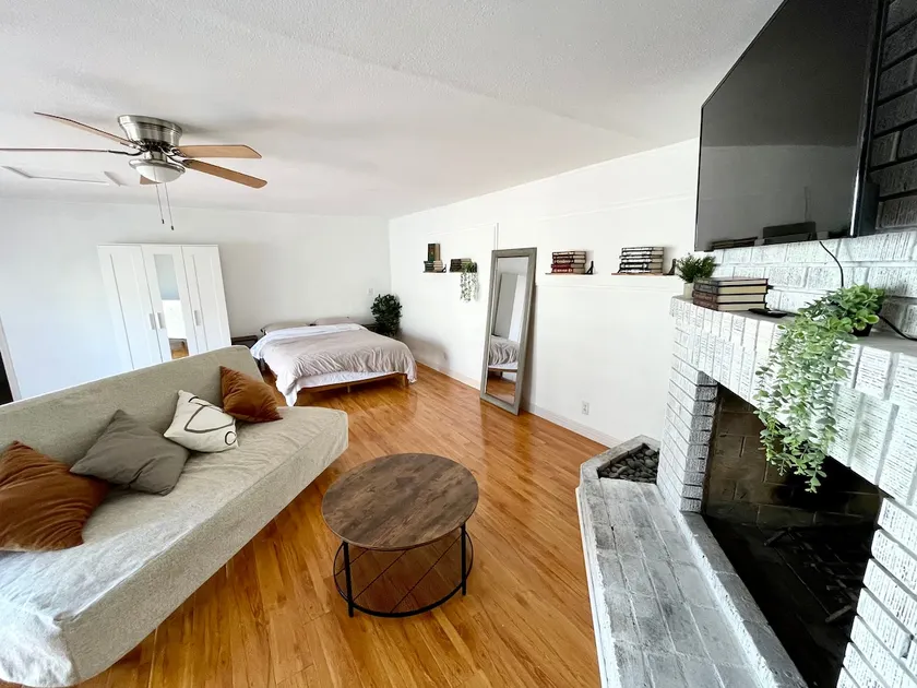 Sunny Guesthouse, 20 min to Disney, LA, Beaches - Image 1