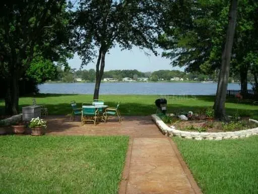 LAKEFRONT HOME NEAR ALL ATTRACTIONS - Image 1