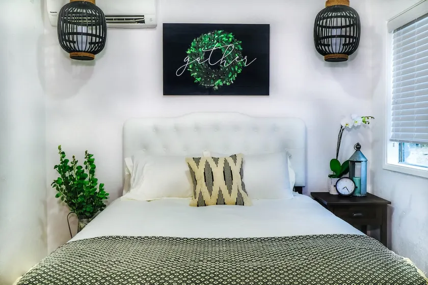 Cozy Couples' Cottage - Image 1
