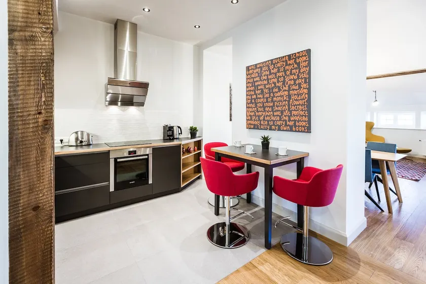 LUXURY PENTHOUSE APARTMENT WITH TERRACES & VIEWS - Image 1