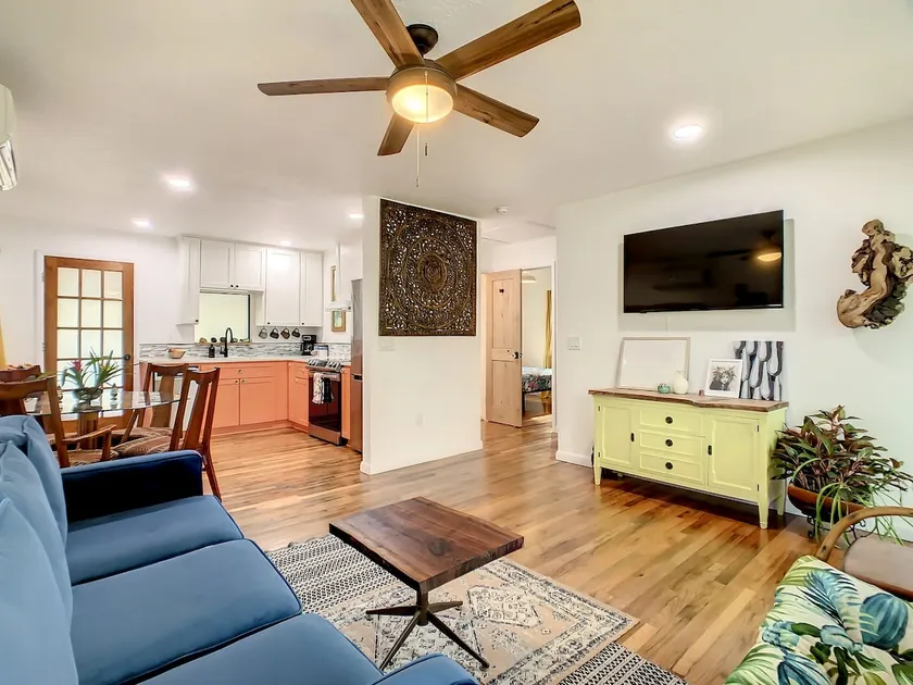 Bobby's Place: A tropical 2 bedroom home - Image 1