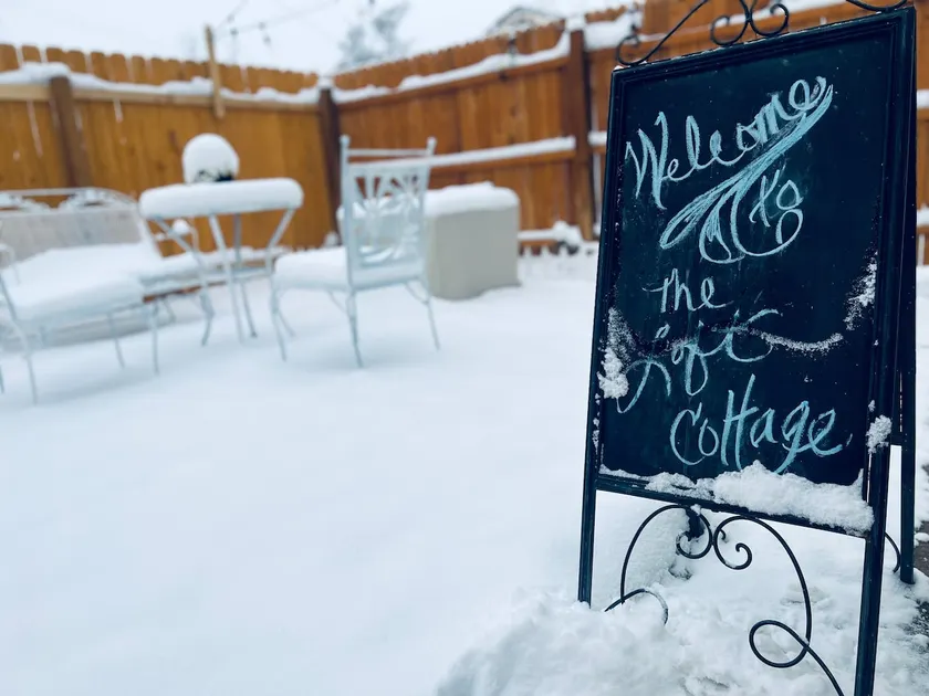 Bright and cozy loft cottage guest house. - Image 1
