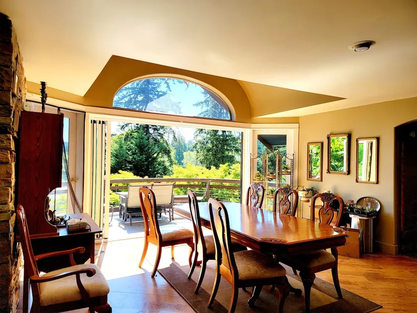 Vintage Poulsbo Apartment with Bay views - Image 1