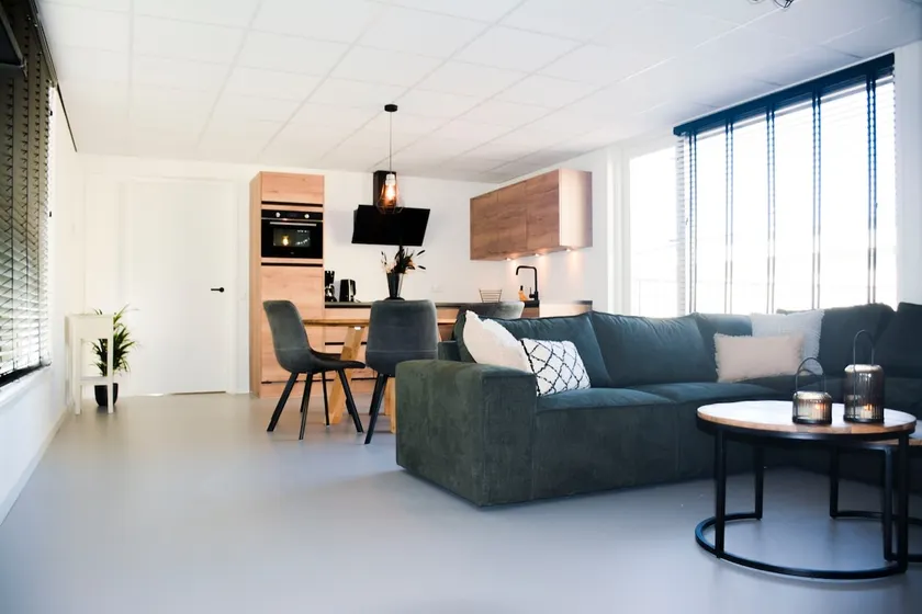 spacious apartment with views near center - Image 1