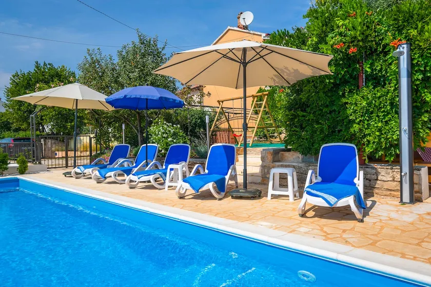 Villa Margerita with pool, yard & parking - Image 1
