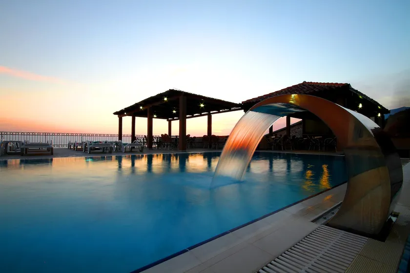 Beautiful Stylish Studio For 2 With Pool Access - Image 1