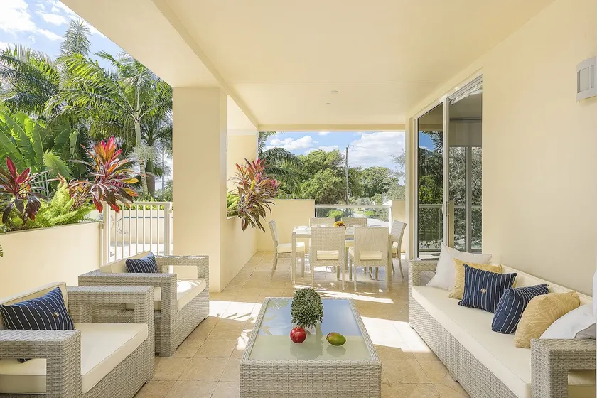 Hemingway: 3 Bedroom Condo 2 Blocks from the Beach - Image 1