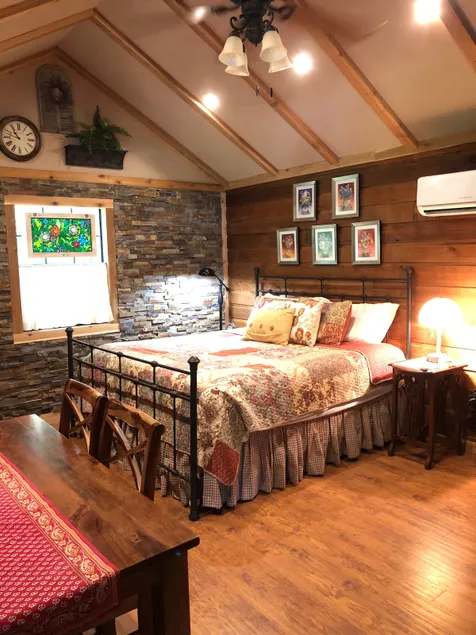 Dogwood Cabin on Scenic Wooded Mossbridge Farm - Image 1