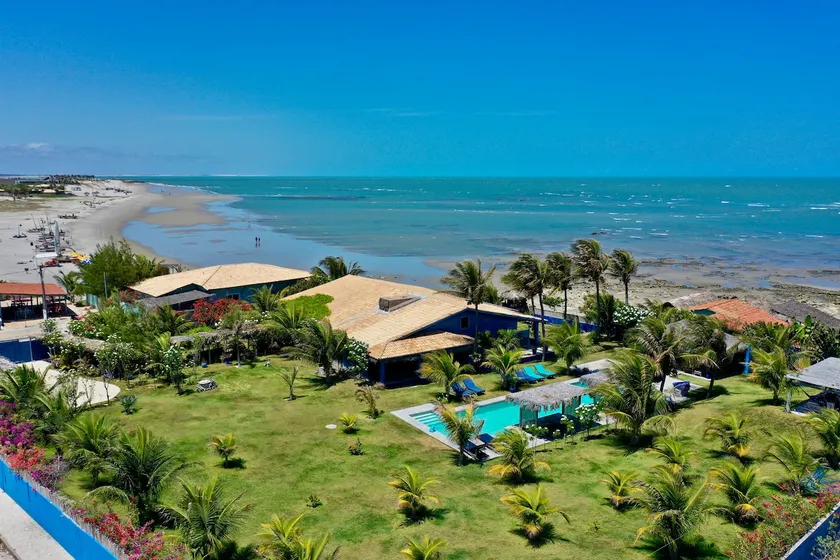 Charming beachfront villa, swimming pool, large garden - Image 1