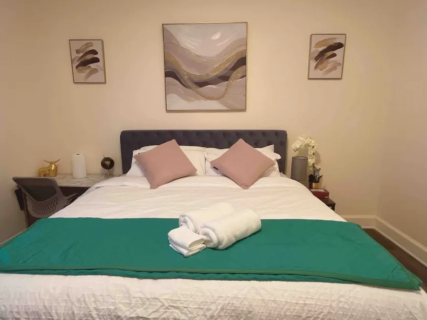 South Philadelphia Cozy Suite 5 (5 minutes from Wells Fargo) Easy access to any attraction in the city, welcome home! - Image 1