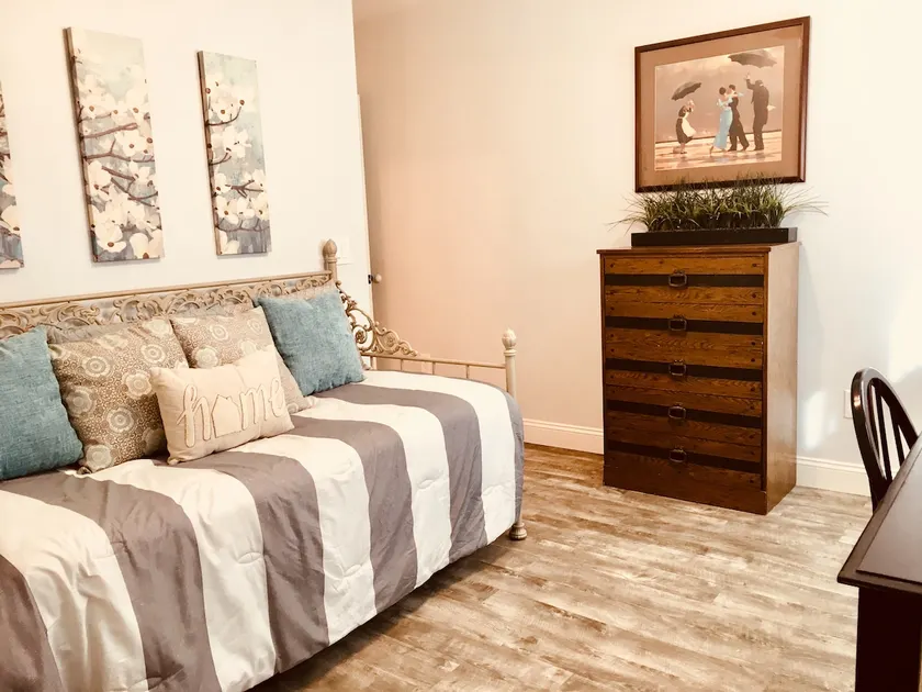 Private Guest Room with Private Entrance & Bath - Image 1