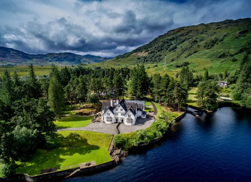 Gorgeous lakeside home in stunning national park - Image 1