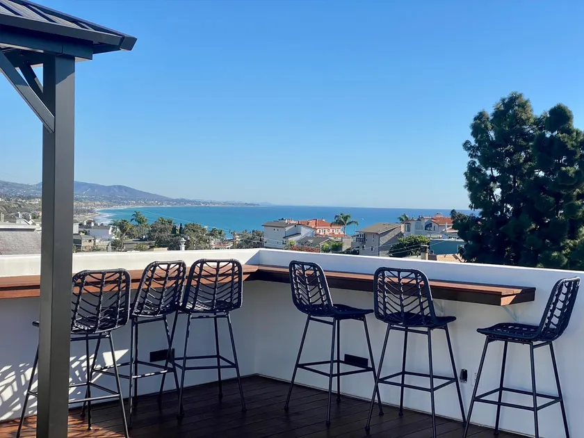 * Ocean view rooftop* Peloton* Modern & New - Image 1