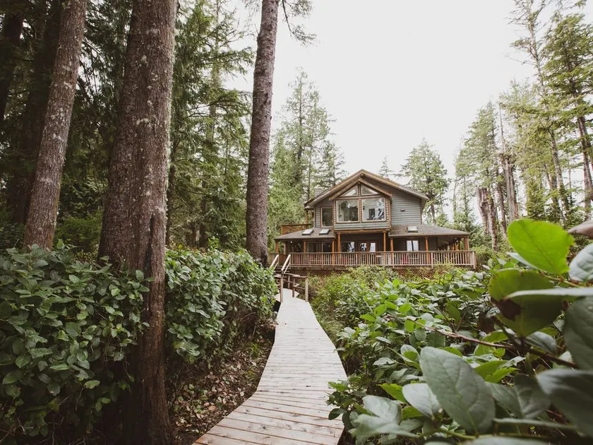 CedarView Haus, Tofino B.C. - Image 1