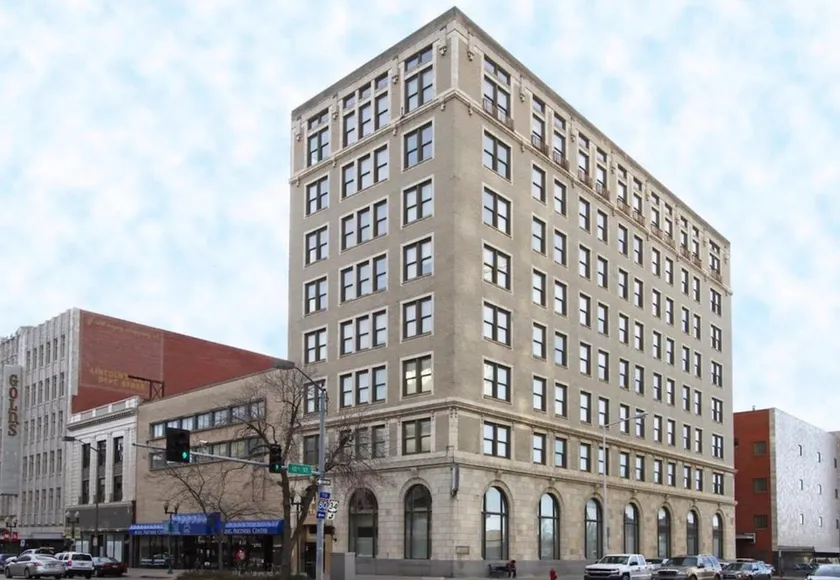 SuperHost Comfortable Condo Lincoln w/Parking* - Image 1