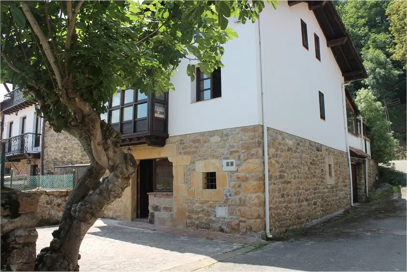 Charming house in Cabuerniga, Cantabria - Image 1