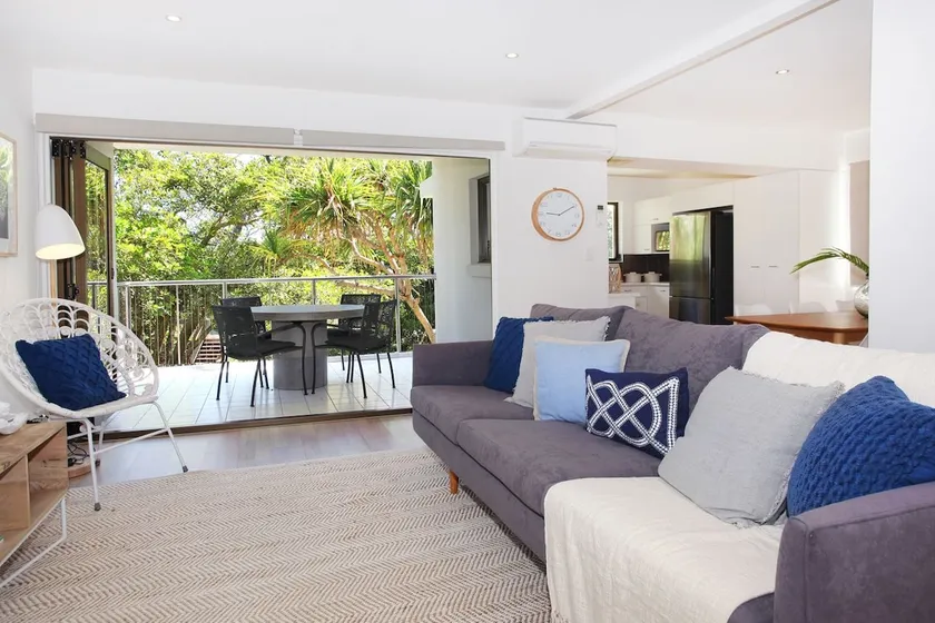 Windmill 4 Two Bedroom Beachside Apartment on Parkyn Parade - Image 1
