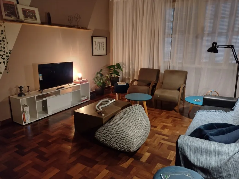 Apt with parking included. - Image 1