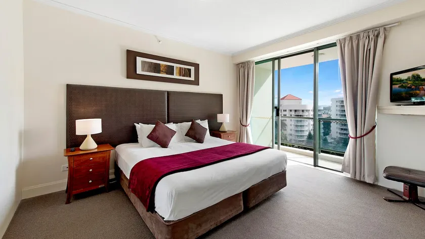 Gold Coast Beautiful Comfortable Surfers Suite - Image 1