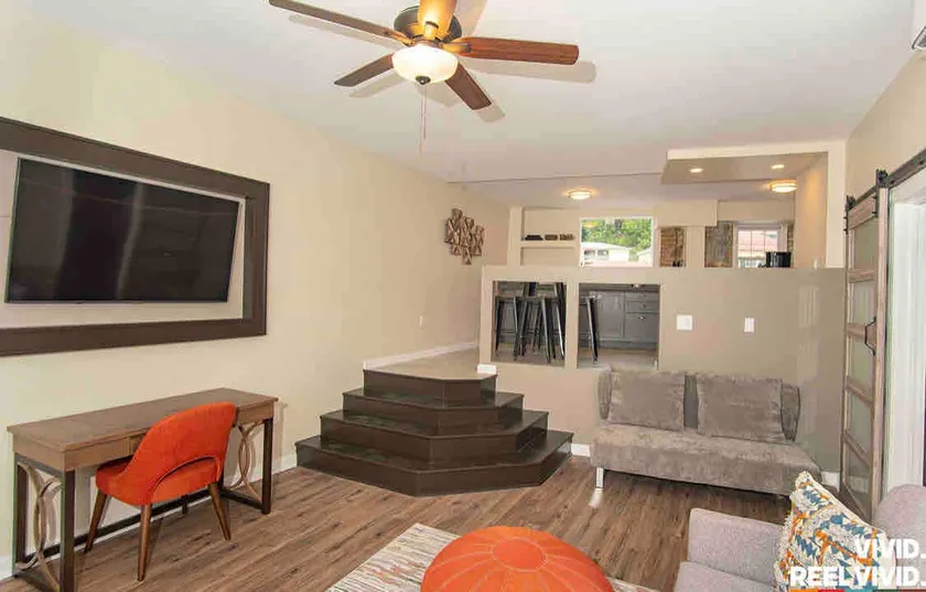 #2 Walk to shopping! Beautifully Upgraded 1 Bd/1Ba - Image 1