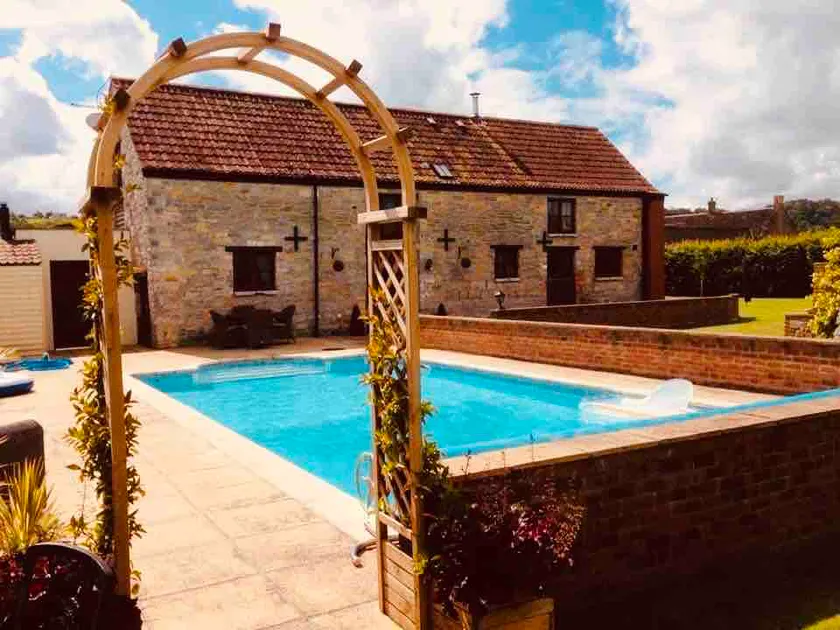 Barn Conversion with Pool & 9 Hole P&P Golf Course - Image 1