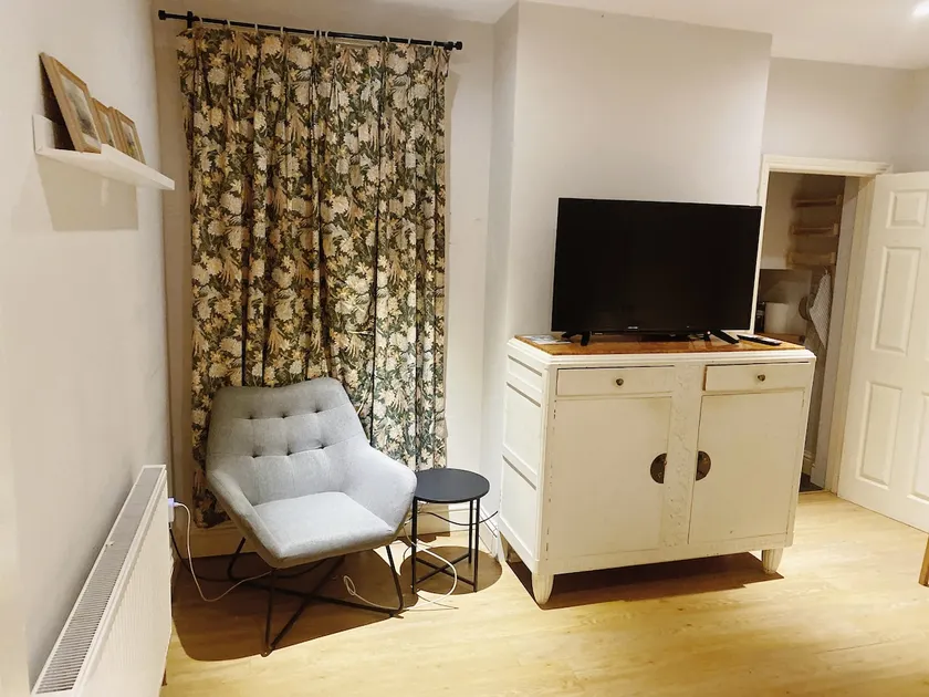 Central 4 bed House in Reading - Image 1