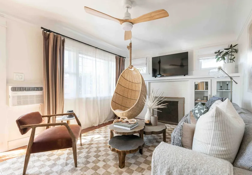 Designer Luxury Rental With Pool - Image 1