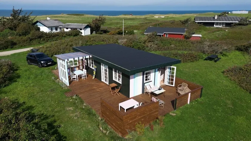 Colorful cozy cottage near the North Sea. - Image 1