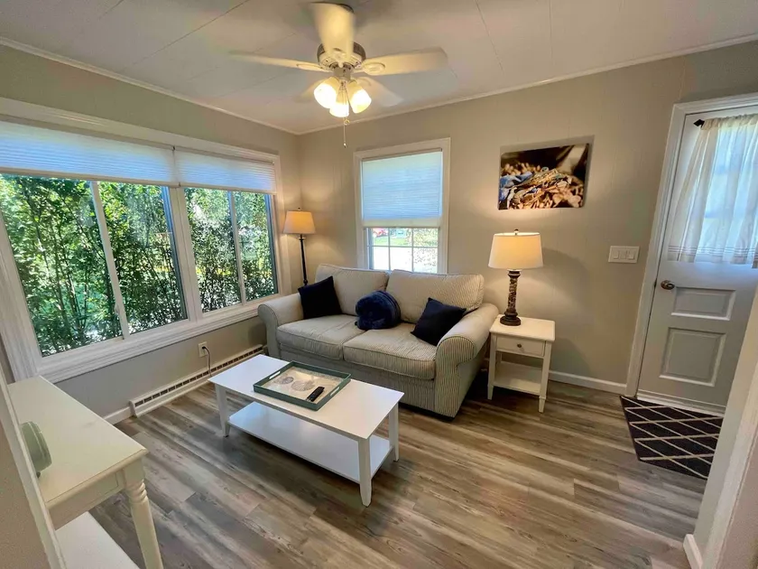 Southold- Adorable 1 Bedroom Cottage - Image 1