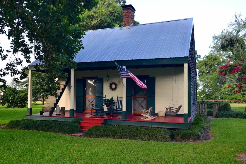 Centrally located in the heart of Southeast LA. - Image 1