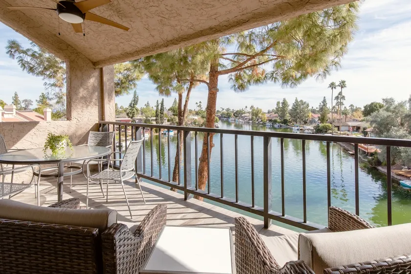 Picturesque Views from a Lakefront Condo - Image 1