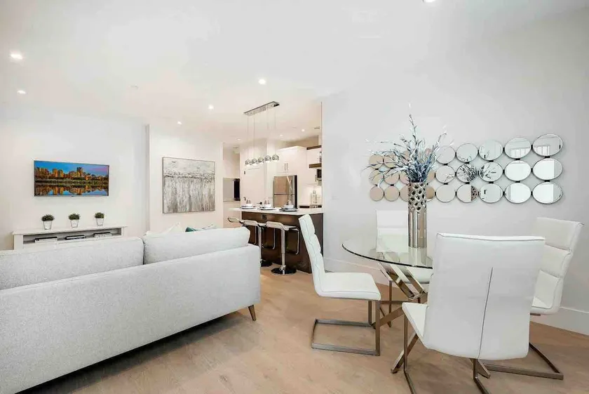 Luxurious & Air Conditioned Suite in White Rock - Image 1