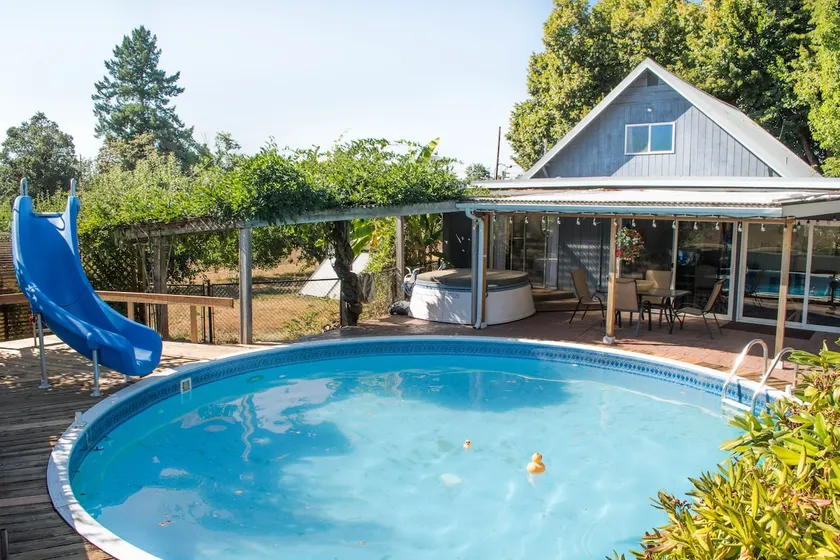 Historic Creswell Farmhouse Pool+New Spa - 13 min to Eugene, U of O, & Wineries! - Image 1