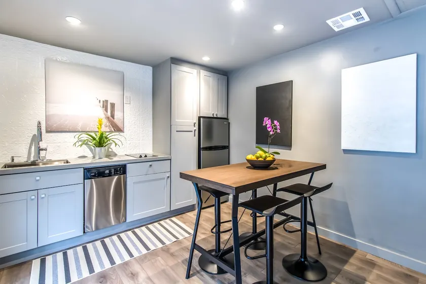 Unit D (1 bed/1 bath off Wilton drive) - Image 1