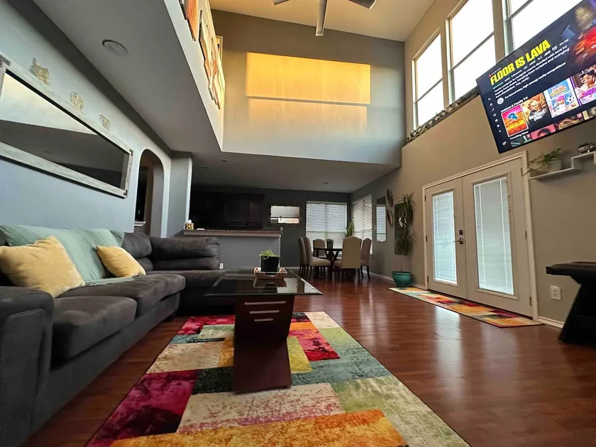 Spacious 4 bedroom for bigger families & friends - Image 1