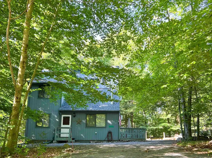 Cozy Pocono Cabin in Arrowhead Lake Community - Image 1