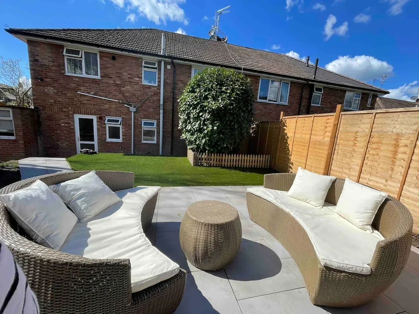 Lovely 2 bedroom apartment with a garden - Image 1