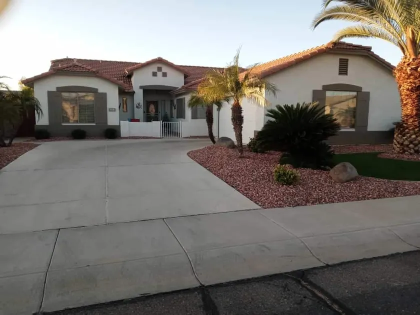 Beautiful Desert Oasis in Surprise! - Image 1