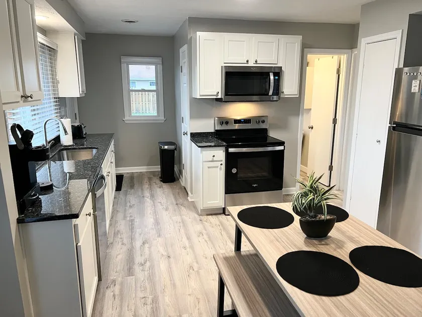 Madison on the Lake Home with Lake Erie views & Pool in Wine Country! - Image 1
