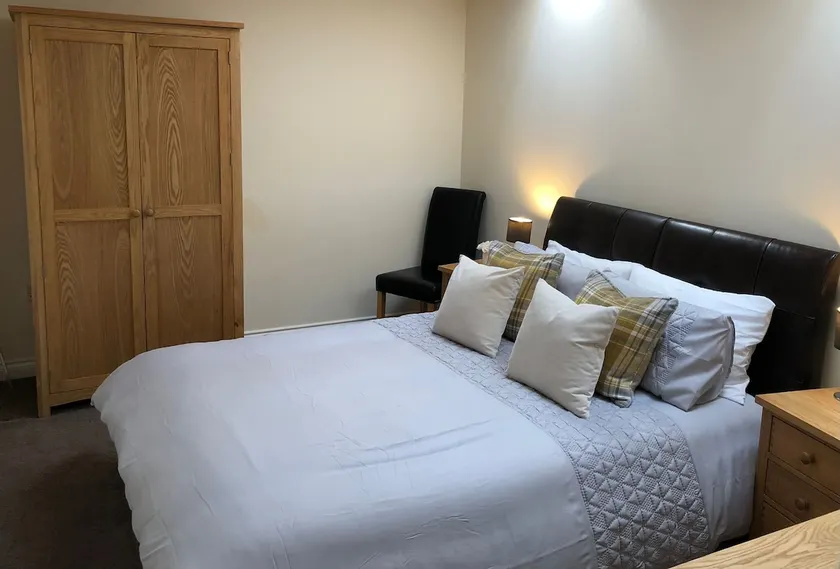 Beautiful 2 bedroom apartment fully furnished - Image 1