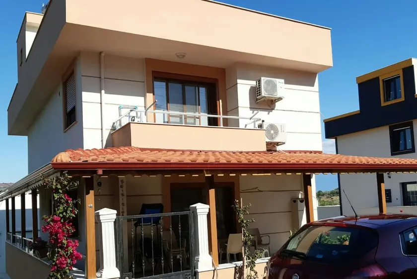 2+1 apartment 200 meters from the marina in Sığacık - Image 1